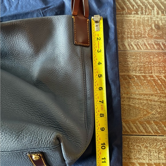 Dooney and Burke Stylish Blue Leather Shoulder Bag - Picture 10 of 10